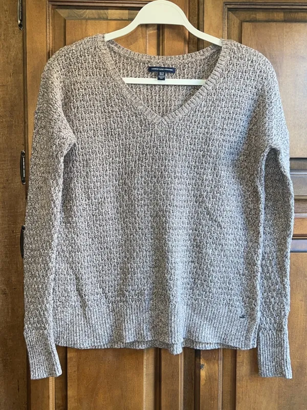 🌸American Eagle Outfitters Women's Cable Knit Sweater V-Neck Grey XSMALL - Image 3
