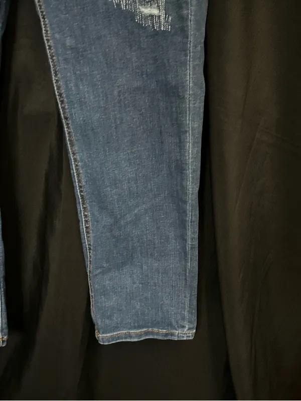 Denim & Company Women’s Dark Blue Distressed Jeans 12P - Image 4