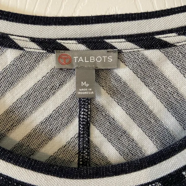 Talbots dress size M-petite preowned no rips or smell pets free home - Image 3