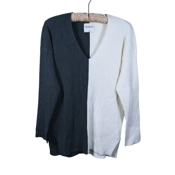 Abercrombie & Fitch V-Neck Colorblock Ribbed Sweater Size S Gray White Minimal - Image 2