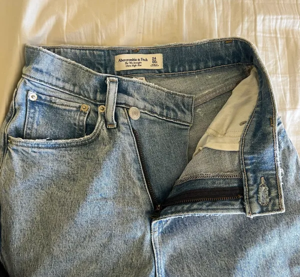 Abercrombie Jeans - Image 2