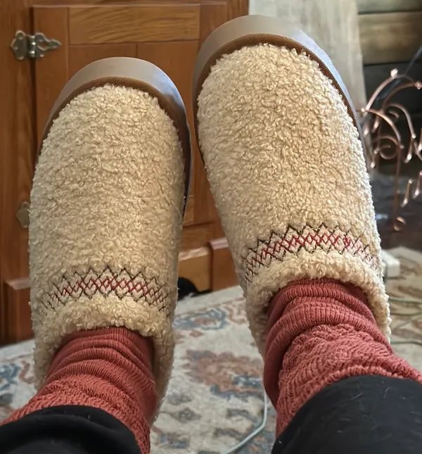 Beige Platform Sherpa Slippers Tan Size 7.5 - Image 4