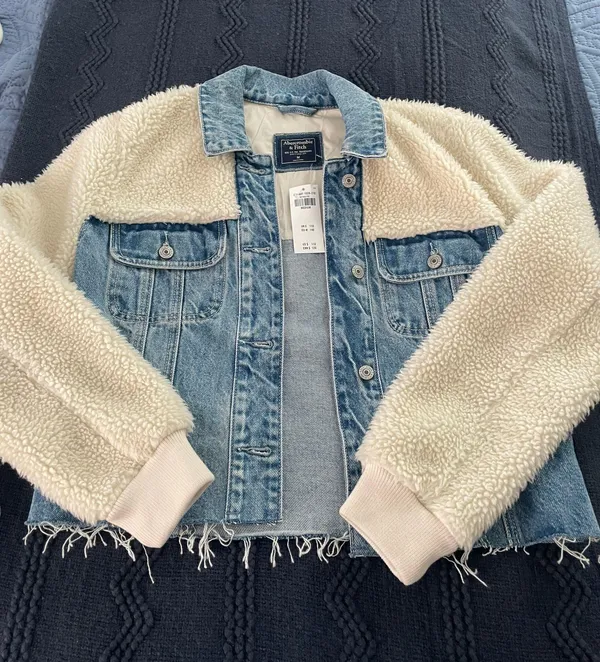 Abercrombie Cropped Oversized Denim Jacket - Image 4
