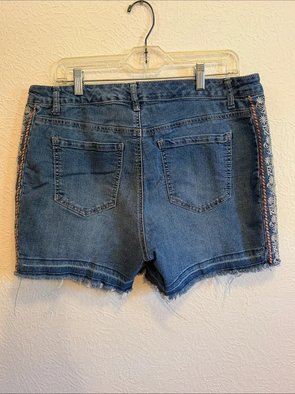 🔵🔵🔵3 for 13$🔵🔵🔵Denim Frayed Hem Women’s Shorts - Blue-14w - Image 4