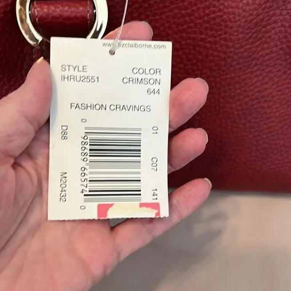 NWT First Issue red pebbled faux leather bag 1 inside & outside pocket zip close - Image 4