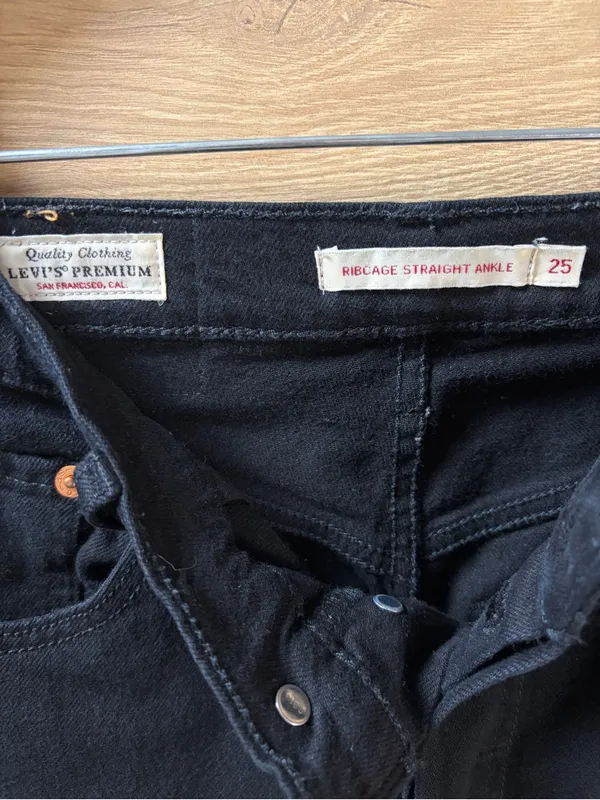 Levi’s Women’s Rib Cage Straight Ankle Jeans Black 25 - Image 3