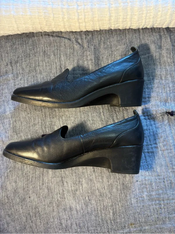 Deer Stags Black Slip-On Comfort Loafers Women’s size 7M - Image 4
