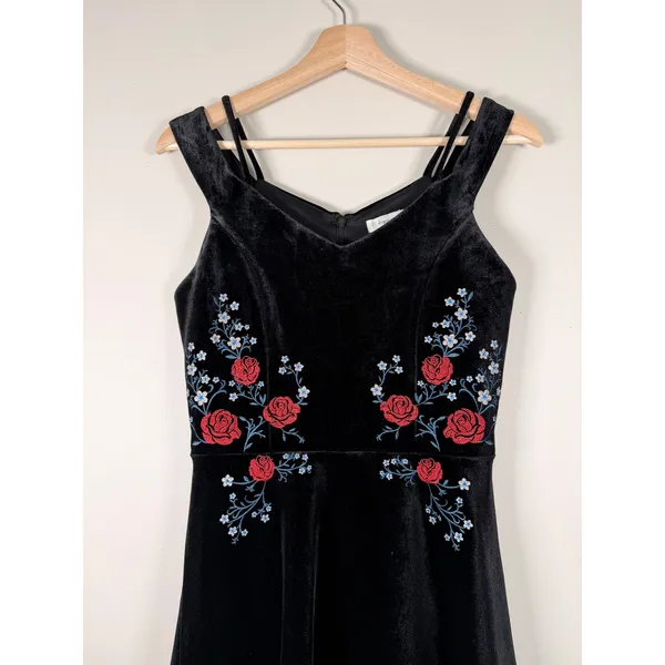 Francesca's Black Velvet Floral Embroidered‎ Cold Shoulder Mini Dress Small - Image 3