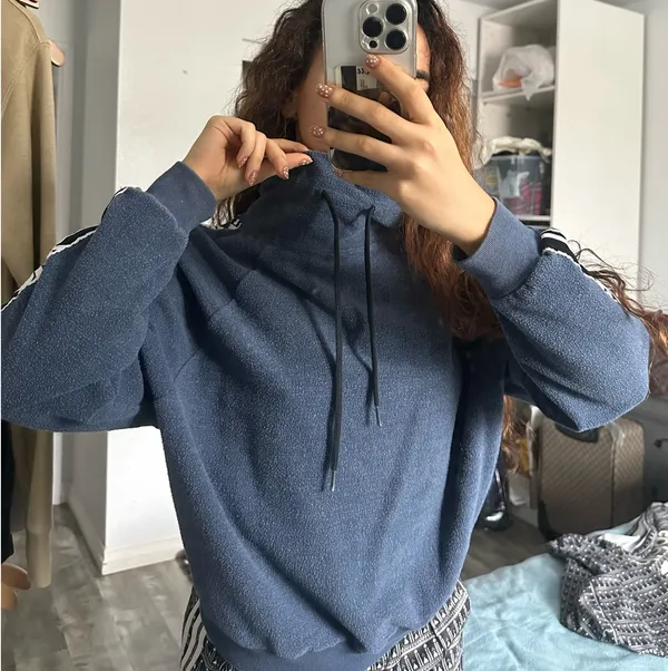 Victoria's Secret PINK Sweatshirt - Image 4