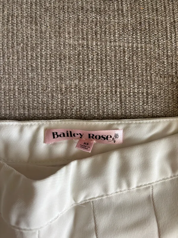 White skirt Size XS - Image 3