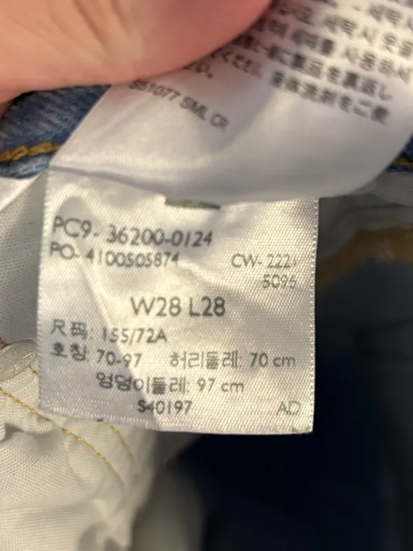 LEVIS 501 medium/light wash 100% cotton Denim Jeans - Image 5