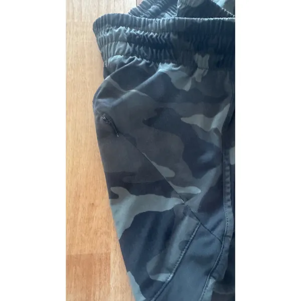 Athleta‎ Womens Camo Mesh Trim Running Shorts Size S Black Gray Green Activewear - Image 4