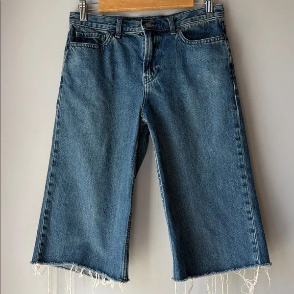 UNIQLO 90s Style Cut Offs 3/4 Denim Shorts - Image 3