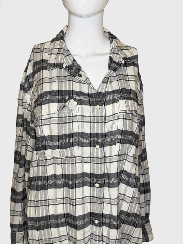 American Eagle Outfitters Black and White Plaid Button-Down Shirt - Image 2