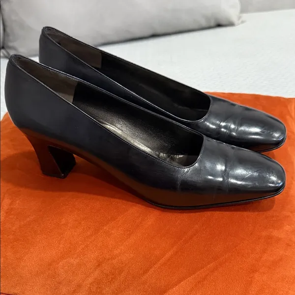 Salvatore Ferragamo Women's Black Courts size 10AA - Image 2