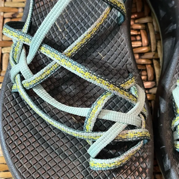 Chacos crisscross sandals green colors, women’s 9 - Image 4