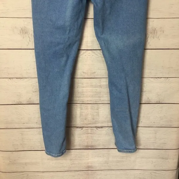 Forever 21 Light Wash Distressed‎ Knee High Rise Skinny Jeans 31 - Image 6