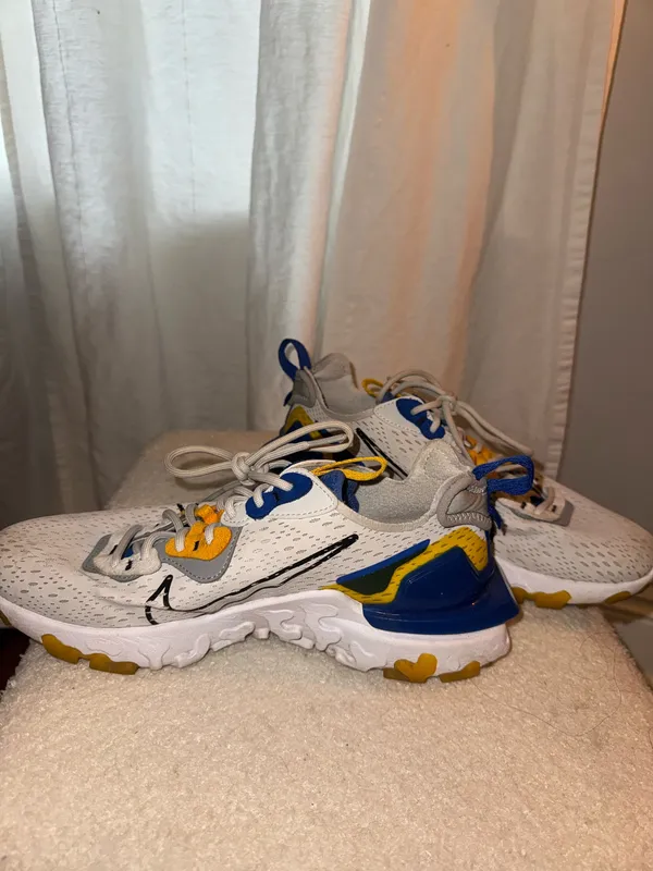 Nike Tennis Shoes Women’s - Image 2