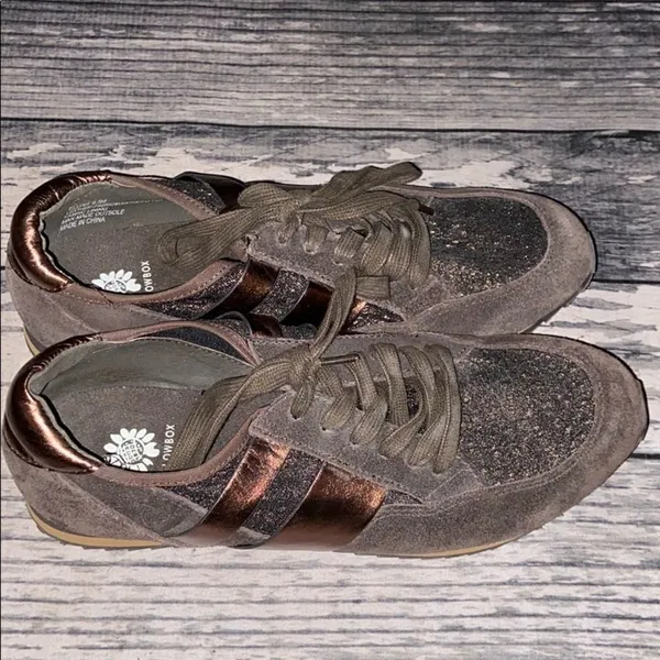 Yellow Box  Brown Shoes Size 8.5 - Image 4