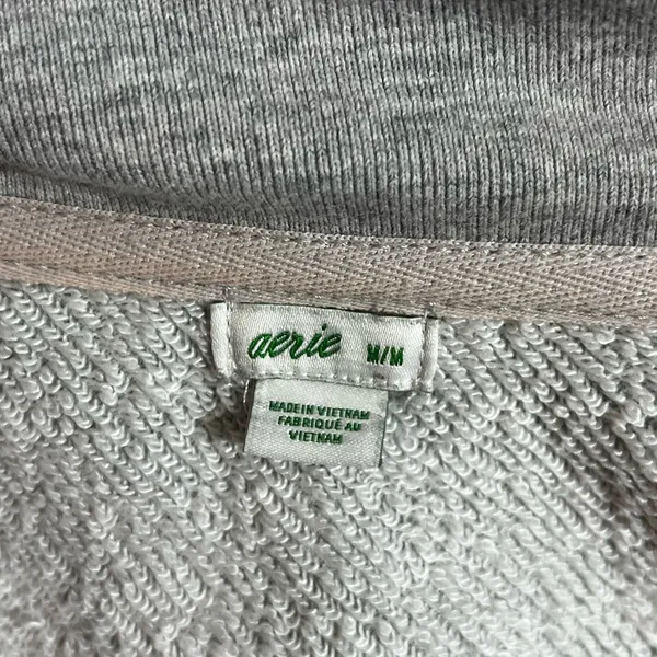 Aerie camo half zip sweatshirt, size Medium with raw hem - Image 2