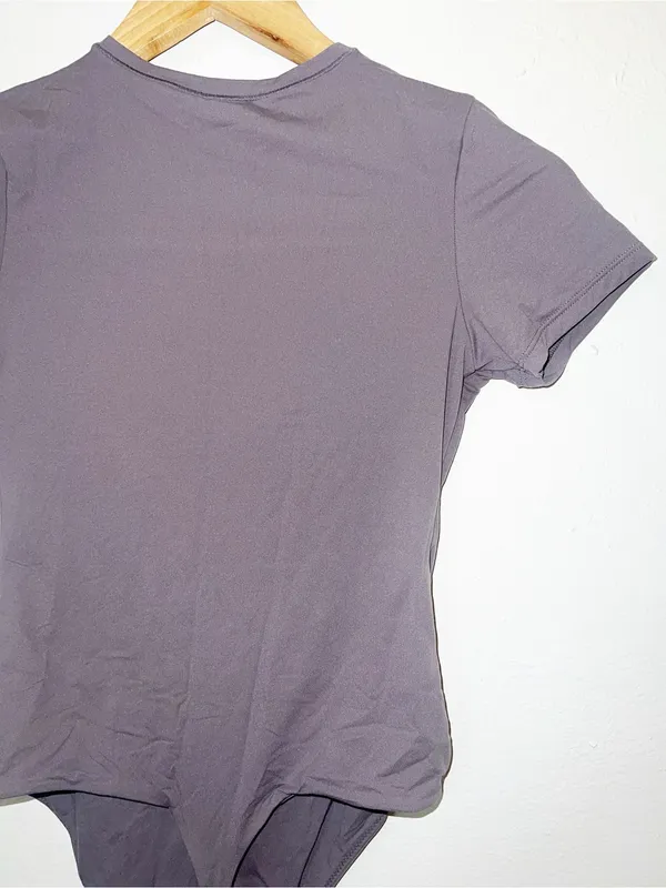 Auden Short Sleeve Scoop Fitted Women’s Bodysuit in Mauve/Gray Luxury Collection - Image 6