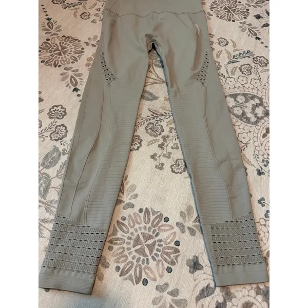 Gymshark Energy Seamless Leggings Gray L High Waisted Mesh EUC GLLG5040 - Image 3
