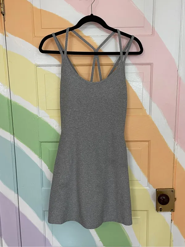NWT Old Navy Active Cloud + Strappy Athletic Dress Shorts Bra Gray Sz L 🧡🎀 - Image 3