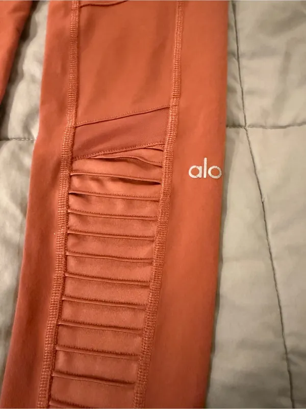 ALO Yoga Ribbed Moto Leggings - Dusty Rose - Image 4