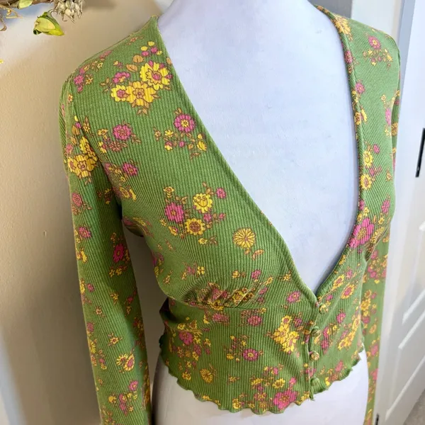 Urban Outfitters Ruby Floral Lettuce Edge Button Plunging Crop Top Green XL💚 - Image 4