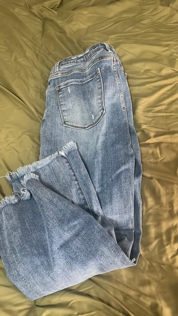 Risen High Waisted Crop Jeans - Image 3
