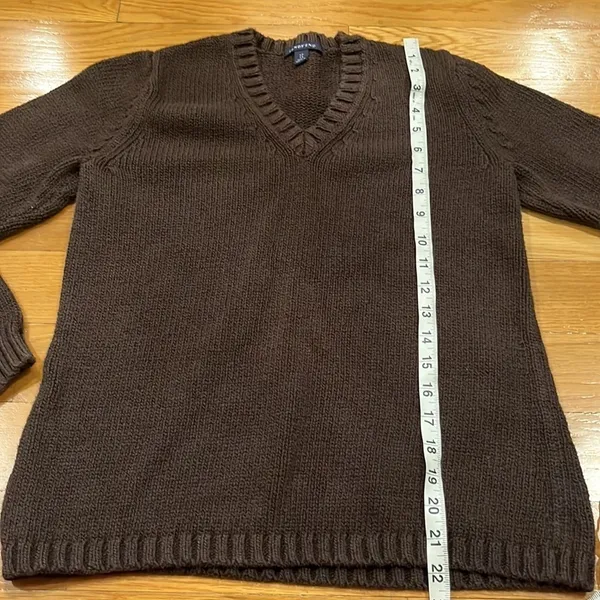 LANDS’ End vneck brown sweater size small (6-8). - Image 4