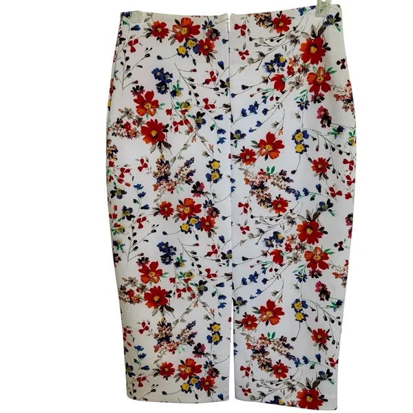 EXPRESS‎ Floral High Waisted White Red Blue Pencil Skirt Size 6 - Image 4
