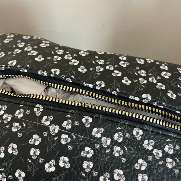 NWT‎ Steve Madden Black and White Floral Cosmetic Bag - Image 3