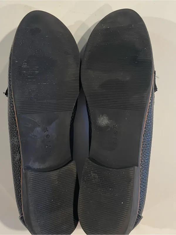 Anne Klein Iflex Loafers Women 8.5 Black Pebble Leather Gold Medallion Slip On - Image 4