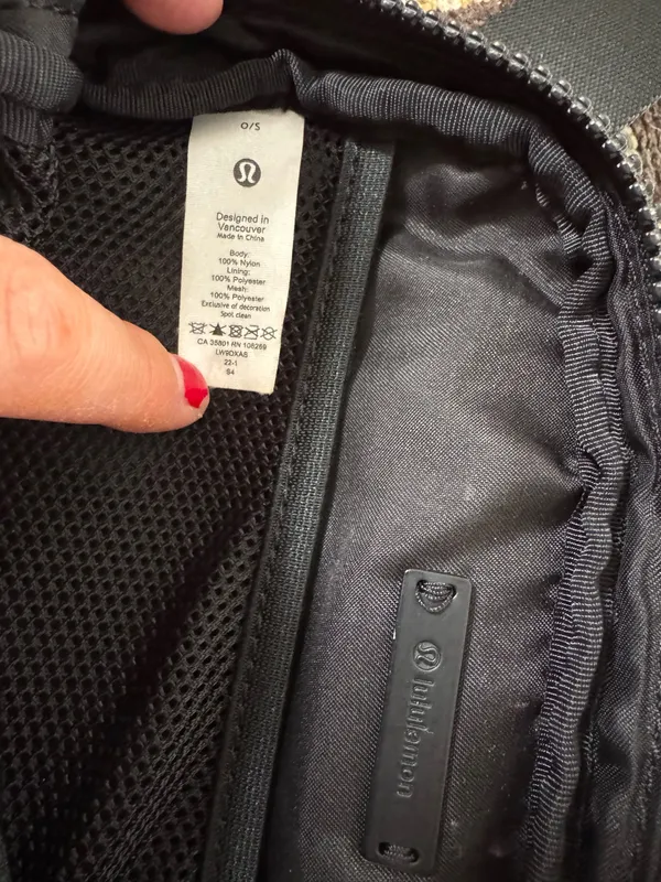 Lululemon Everywhere Belt Bag Black - Image 4