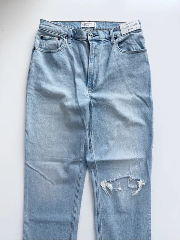 NWT Abercrombie & Fitch The 90’s Straight Ultra High Rise Jeans Size 30/10 - Image 2
