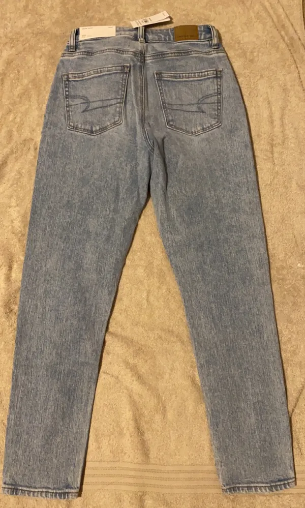 American Eagle Mom Light Wash Jeans - Image 6