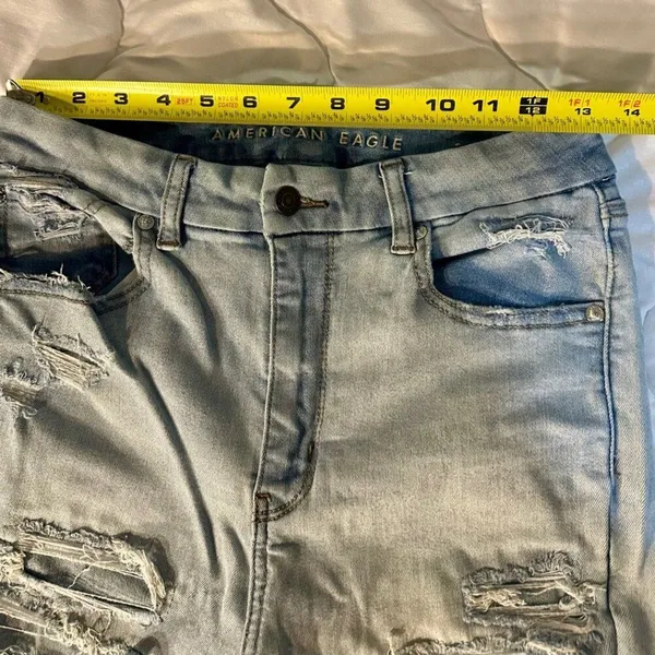 Light-Wash American Eagle Jeans Size 10 Inseam 25 inches - Image 4