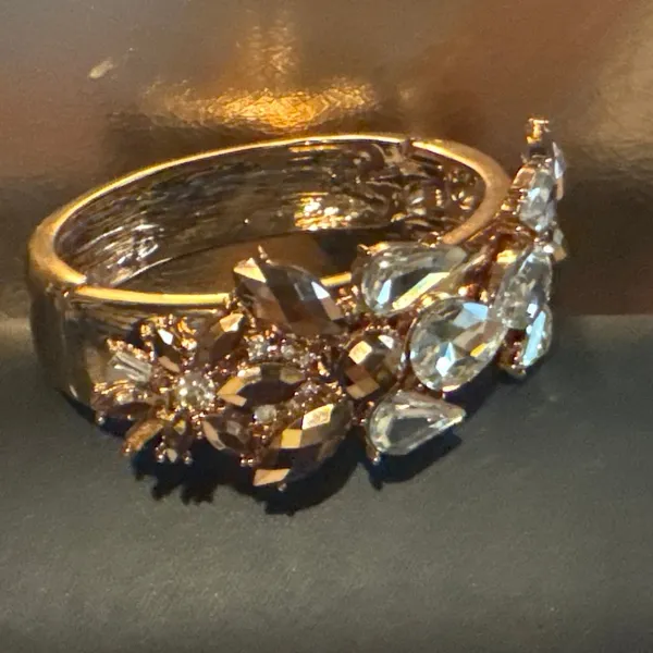 G by Gennaro Gold Tone Crystal Rhinestone Hinged Bangle Bracelet Statement - Image 5