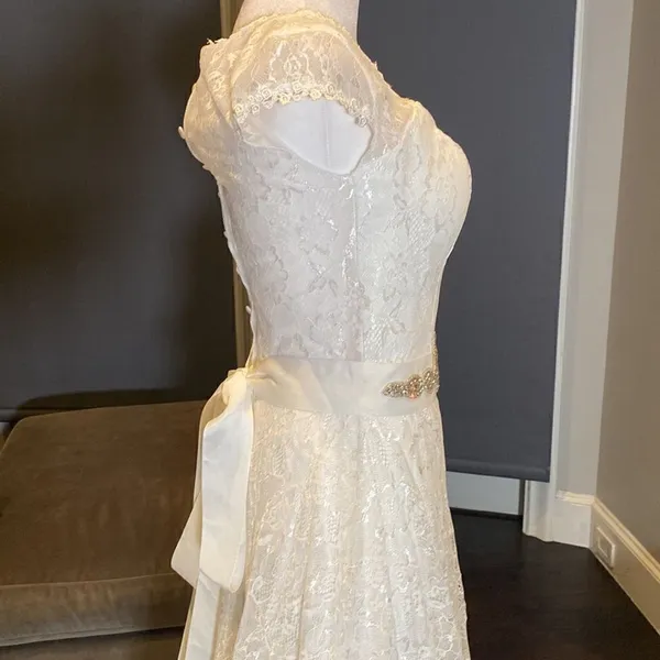 Women’s Wedding Dress V-Neck A-Line Cap Sleeve Lace over Satin Ivory Size 2 NWT - Image 9