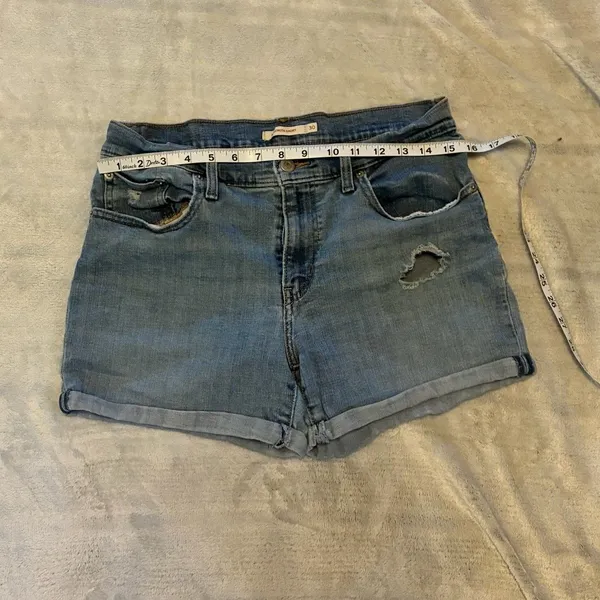 Levi Strauss Mid Length Blue Denim Women's Shorts - Casual Rolled Hem Size 30 - Image 3