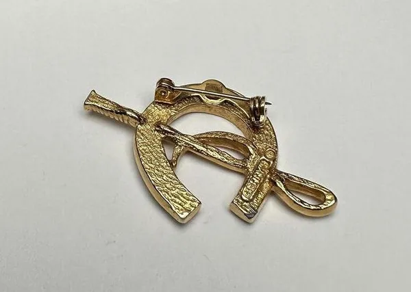Vintage Gerry’s Rhinestone Horse Shoe With Riding Crop Brooch Pin Gold Tone - Image 7