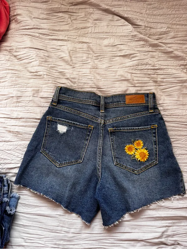 Hollister Distressed Medium Blue High-Rise Denim Shorts - Image 2