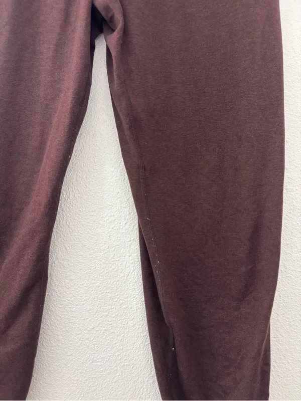 Vuori performance joggers in mahogany heather - Image 4