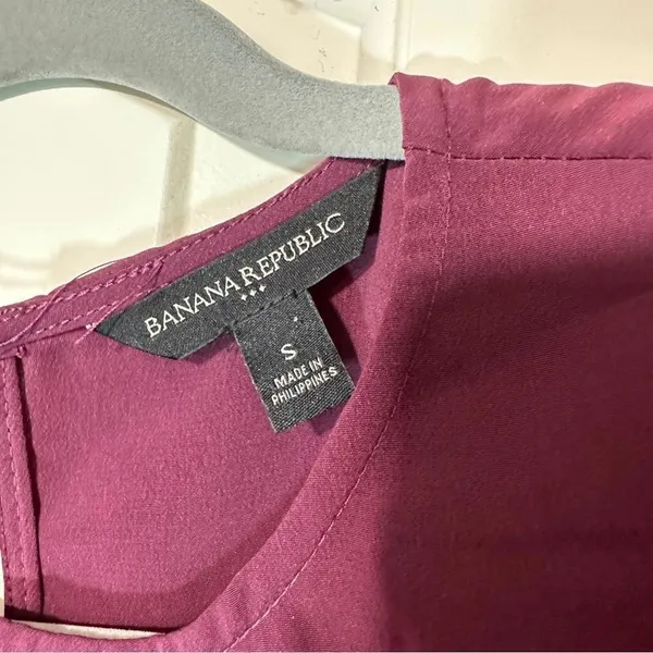 Banana Republic Factory Business Casual Top in Beet Root Womens Size:‎ Small - Image 2