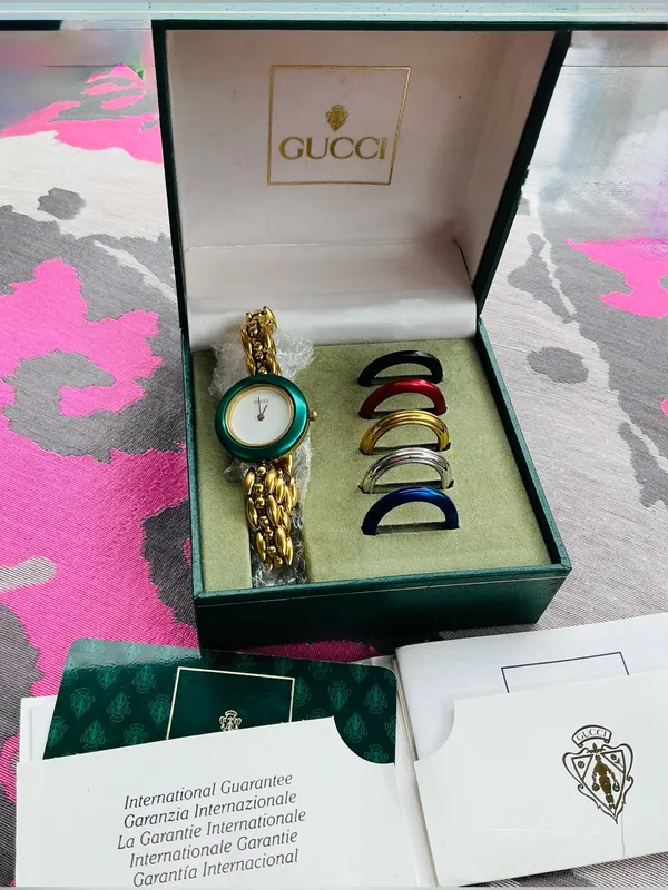 Gucci dressy gold chain Bracelet Watch with Interchangeable Colored Bezels💛💚❤️💙🖤 - Image 5