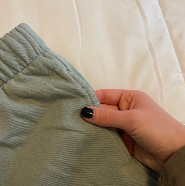 Brandy Melville Rosa Sweatpants - Image 3
