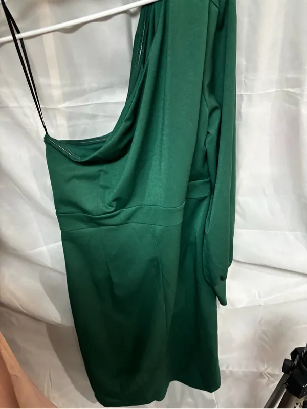 One-Shoulder Emerald Green Draped Cocktail Dress - Image 3