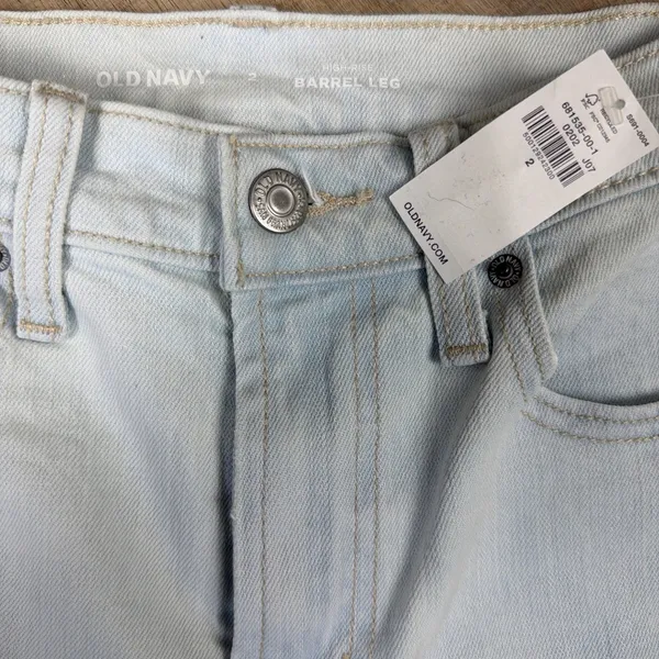 NWT Old Navy‎ High Rise Barrel Ankle Jeans Light Wash Size 2 Trendy Denim - Image 4
