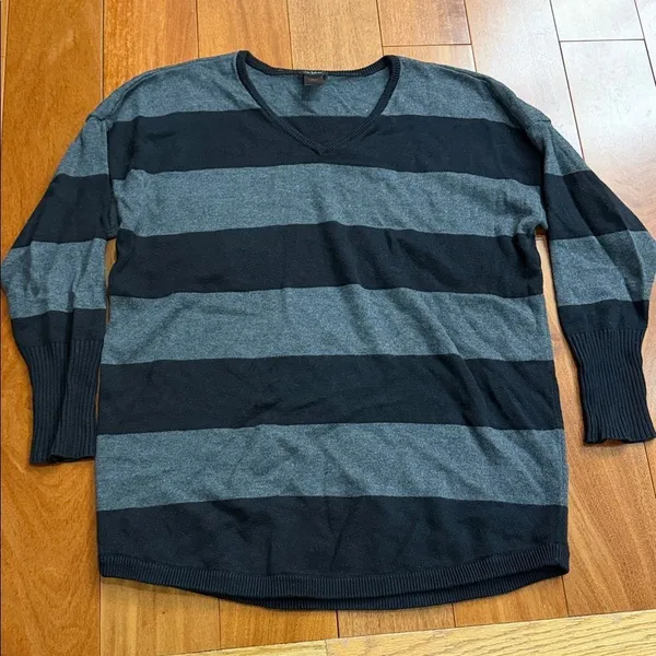 Ann Taylor Women’s‎ Charcoal and Black Striped Sweater size L - Image 3